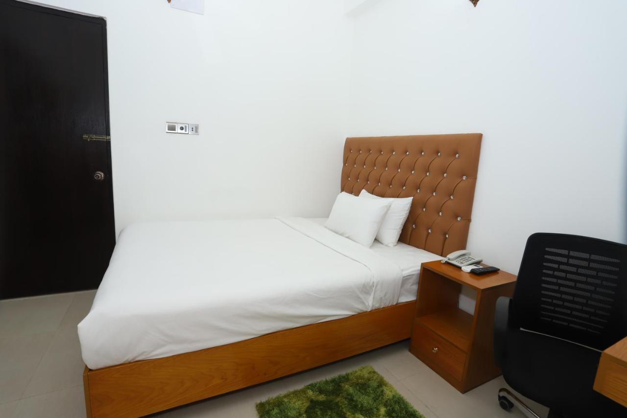 Hotel Blue Castle ダッカ エクステリア 写真